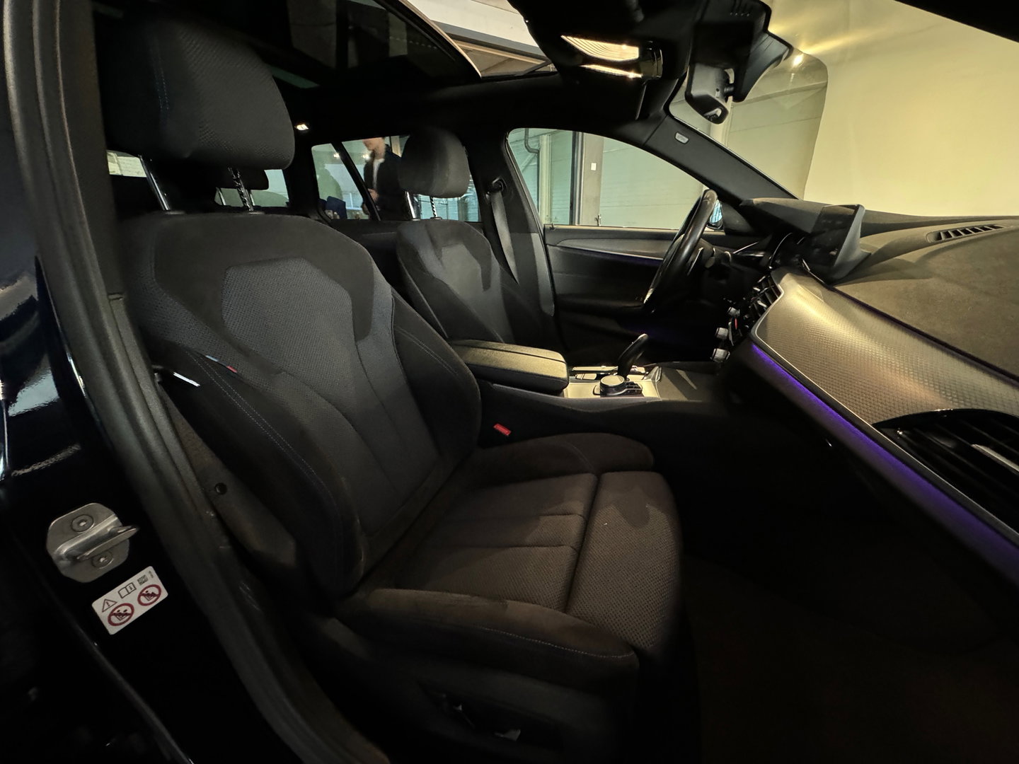 BMW 5 Serie Touring 530i xDrive M Sport High Ex Pano|Sfeer