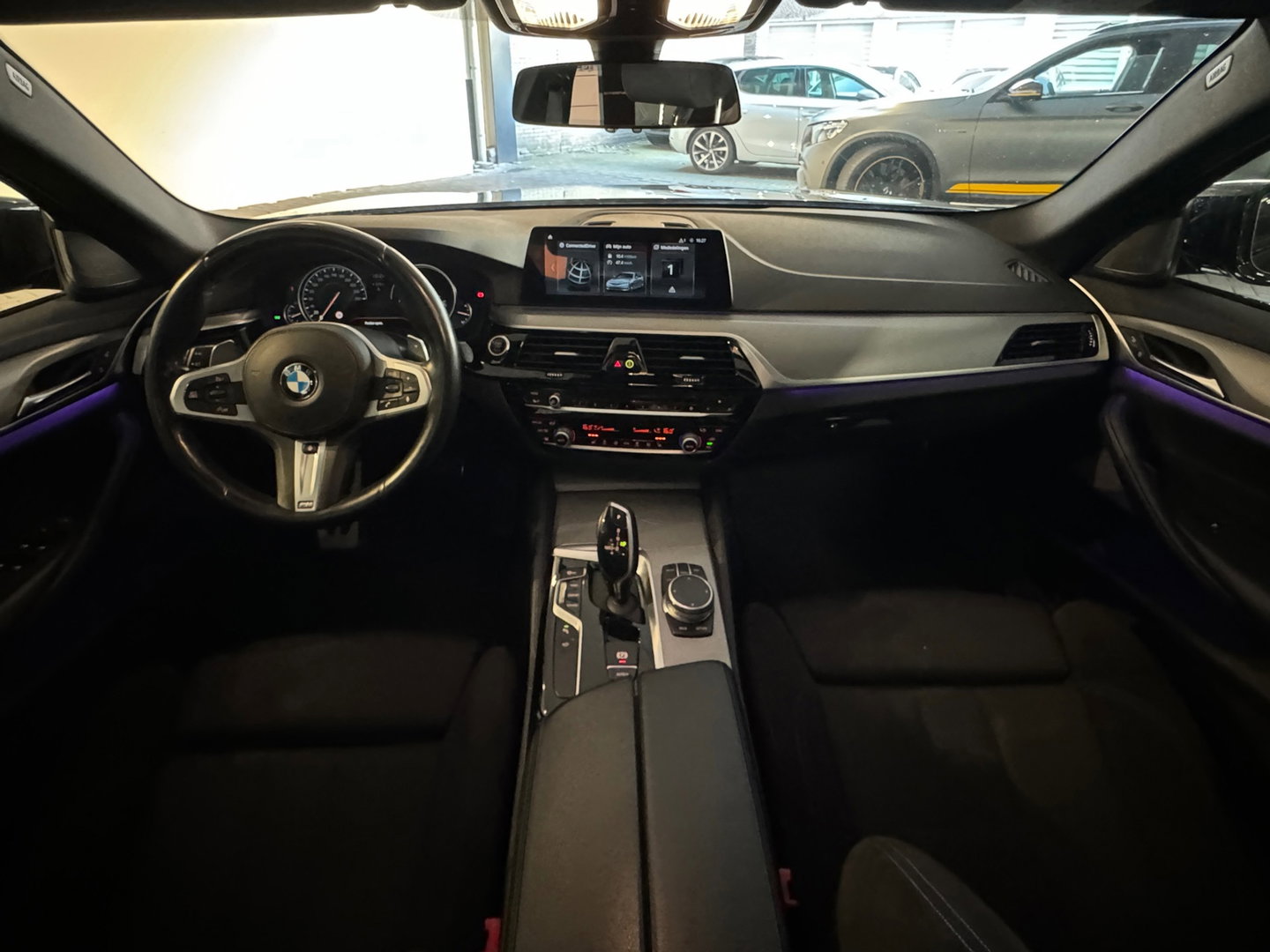 BMW 5 Serie Touring 530i xDrive M Sport High Ex Pano|Sfeer