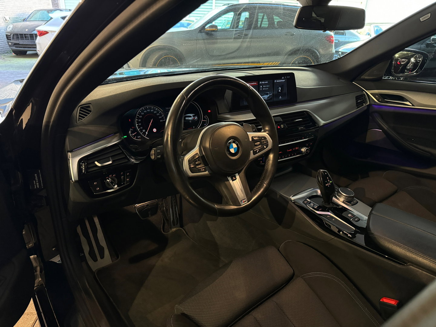 BMW 5 Serie Touring 530i xDrive M Sport High Ex Pano|Sfeer