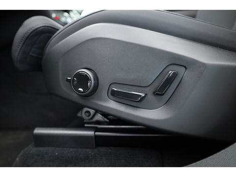 Volvo XC60 2.0 T6 Plug-in hybrid AWD Plus Dark | Facelift | Pano-dak | Trekhaak | 360 camera | Forest Lake |