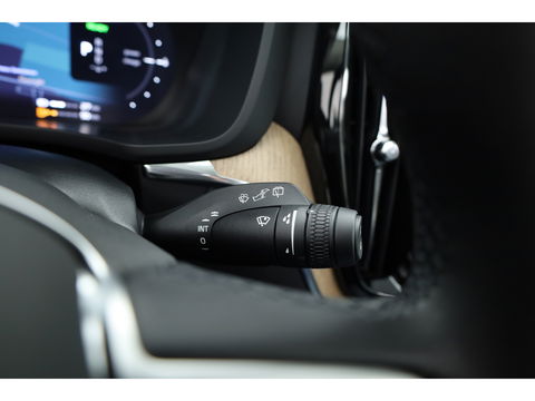 Volvo XC60 2.0 T6 Plug-in hybrid AWD Plus Dark | Facelift | Pano-dak | Trekhaak | 360 camera | Forest Lake |