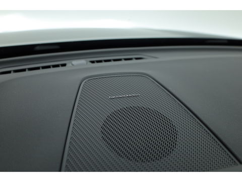 Volvo XC60 2.0 T6 Plug-in hybrid AWD Plus Dark | Facelift | Pano-dak | Trekhaak | 360 camera | Forest Lake |