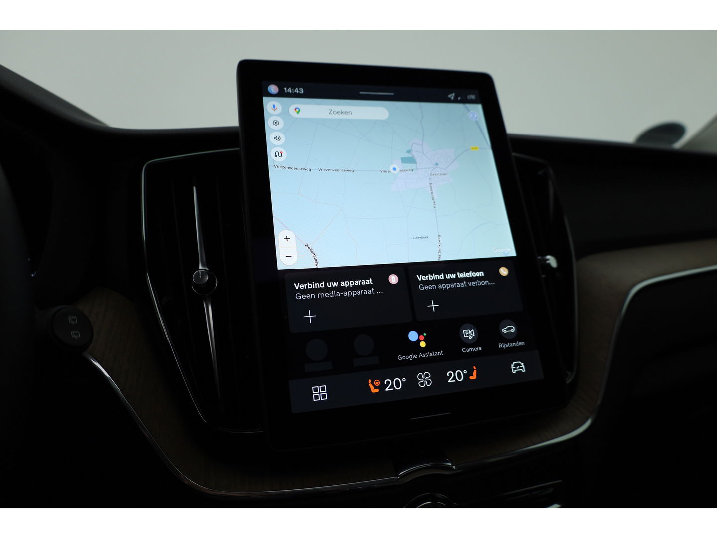 Volvo XC60 2.0 T6 Plug-in hybrid AWD Plus Dark | Facelift | Pano-dak | Trekhaak | 360 camera | Forest Lake |