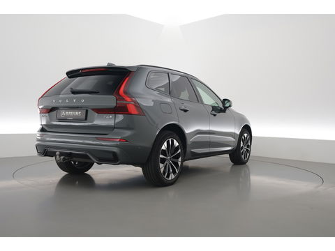 Volvo XC60 2.0 T6 Plug-in hybrid AWD Plus Dark | Facelift | Pano-dak | Trekhaak | 360 camera | Forest Lake |
