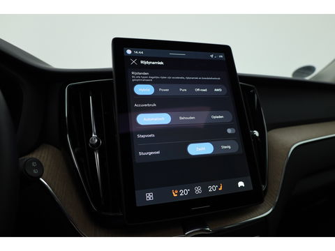 Volvo XC60 2.0 T6 Plug-in hybrid AWD Plus Dark | Facelift | Pano-dak | Trekhaak | 360 camera | Forest Lake |