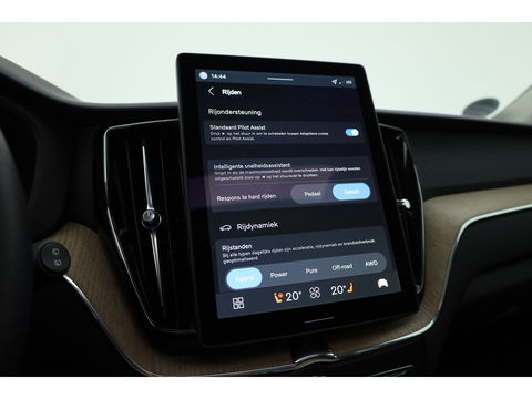 Volvo XC60 2.0 T6 Plug-in hybrid AWD Plus Dark | Facelift | Pano-dak | Trekhaak | 360 camera | Forest Lake |