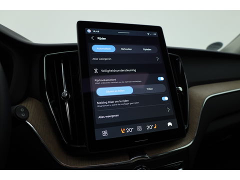 Volvo XC60 2.0 T6 Plug-in hybrid AWD Plus Dark | Facelift | Pano-dak | Trekhaak | 360 camera | Forest Lake |