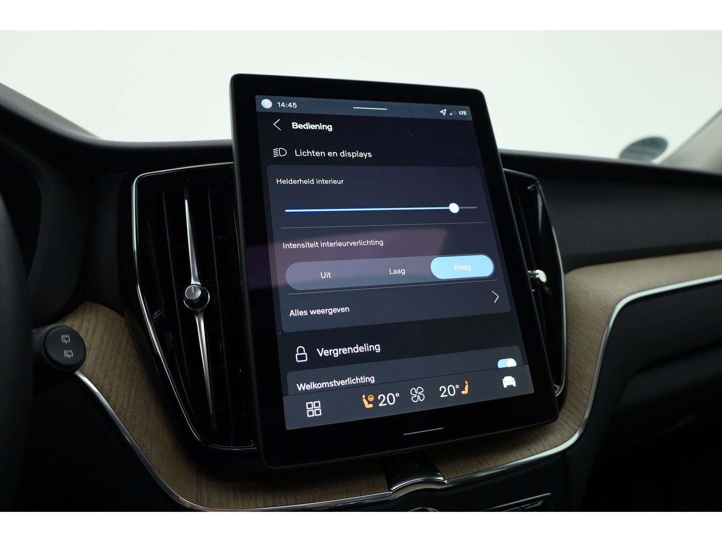 Volvo XC60 2.0 T6 Plug-in hybrid AWD Plus Dark | Facelift | Pano-dak | Trekhaak | 360 camera | Forest Lake |