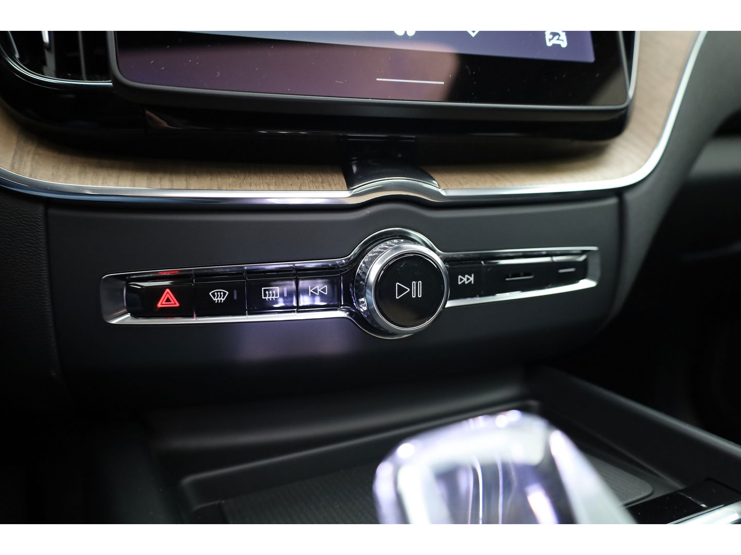 Volvo XC60 2.0 T6 Plug-in hybrid AWD Plus Dark | Facelift | Pano-dak | Trekhaak | 360 camera | Forest Lake |