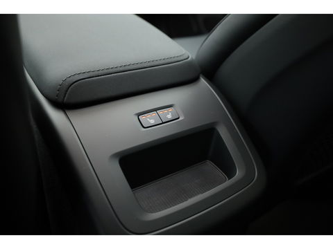 Volvo XC60 2.0 T6 Plug-in hybrid AWD Plus Dark | Facelift | Pano-dak | Trekhaak | 360 camera | Forest Lake |