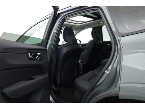 Volvo XC60 2.0 T6 Plug-in hybrid AWD Plus Dark | Facelift | Pano-dak | Trekhaak | 360 camera | Forest Lake |