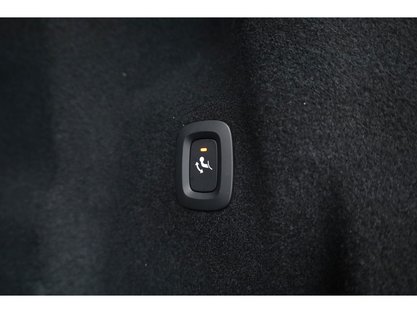 Volvo XC60 2.0 T6 Plug-in hybrid AWD Plus Dark | Facelift | Pano-dak | Trekhaak | 360 camera | Forest Lake |