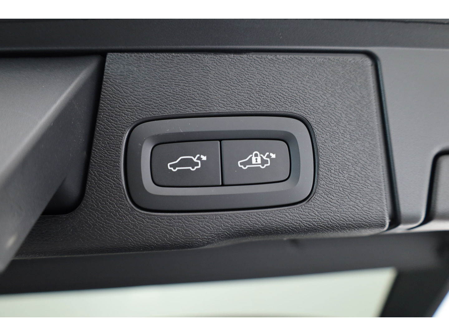 Volvo XC60 2.0 T6 Plug-in hybrid AWD Plus Dark | Facelift | Pano-dak | Trekhaak | 360 camera | Forest Lake |