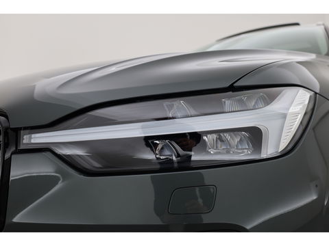 Volvo XC60 2.0 T6 Plug-in hybrid AWD Plus Dark | Facelift | Pano-dak | Trekhaak | 360 camera | Forest Lake |