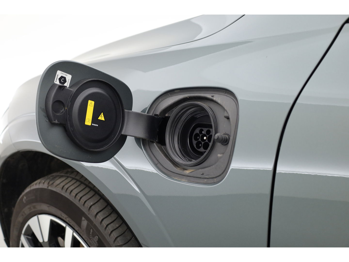 Volvo XC60 2.0 T6 Plug-in hybrid AWD Plus Dark | Facelift | Pano-dak | Trekhaak | 360 camera | Forest Lake |