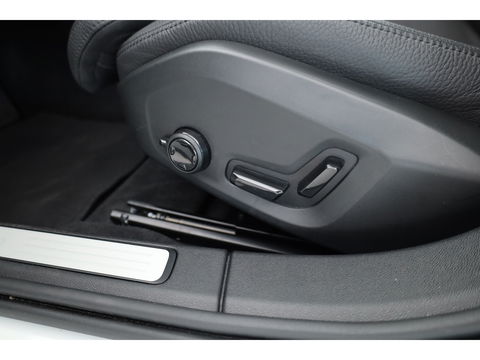 Volvo V60 2.0 T6 Plug-in hybrid AWD Plus Dark | Pano-dak | Head-up | 360 camera | Adap. Cruise | H&K Audio |