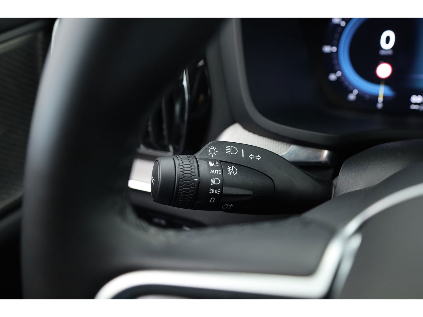 Volvo V60 2.0 T6 Plug-in hybrid AWD Plus Dark | Pano-dak | Head-up | 360 camera | Adap. Cruise | H&K Audio |