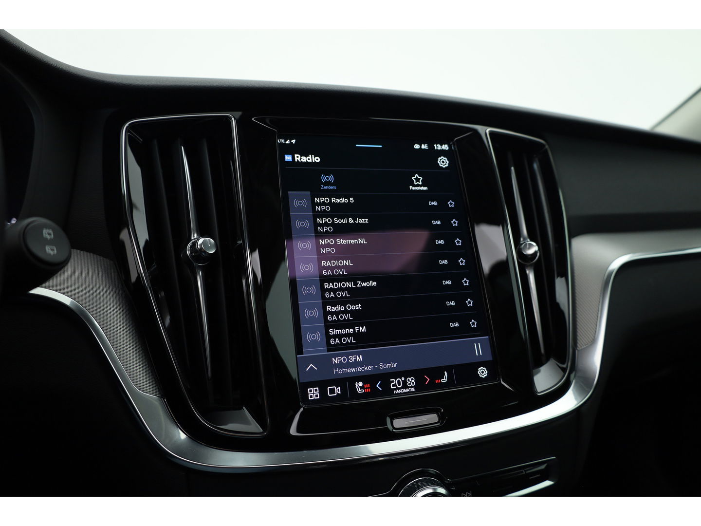 Volvo V60 2.0 T6 Plug-in hybrid AWD Plus Dark | Pano-dak | Head-up | 360 camera | Adap. Cruise | H&K Audio |