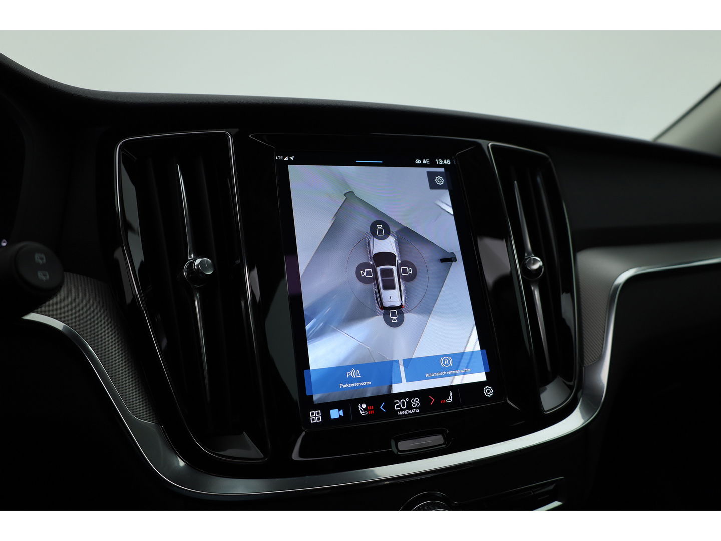 Volvo V60 2.0 T6 Plug-in hybrid AWD Plus Dark | Pano-dak | Head-up | 360 camera | Adap. Cruise | H&K Audio |