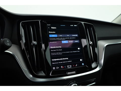 Volvo V60 2.0 T6 Plug-in hybrid AWD Plus Dark | Pano-dak | Head-up | 360 camera | Adap. Cruise | H&K Audio |