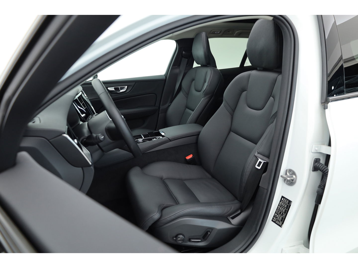 Volvo V60 2.0 T6 Plug-in hybrid AWD Plus Dark | Pano-dak | Head-up | 360 camera | Adap. Cruise | H&K Audio |