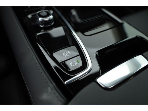 Volvo V60 2.0 T6 Plug-in hybrid AWD Plus Dark | Pano-dak | Head-up | 360 camera | Adap. Cruise | H&K Audio |