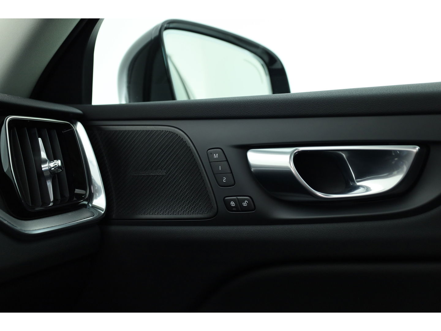 Volvo V60 2.0 T6 Plug-in hybrid AWD Plus Dark | Pano-dak | Head-up | 360 camera | Adap. Cruise | H&K Audio |