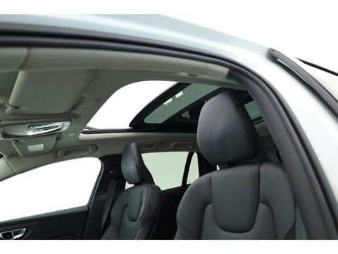 Volvo V60 2.0 T6 Plug-in hybrid AWD Plus Dark | Pano-dak | Head-up | 360 camera | Adap. Cruise | H&K Audio |