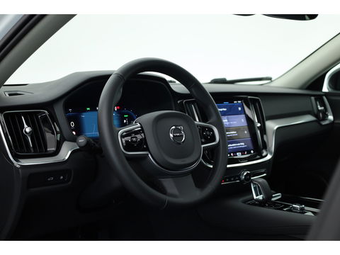 Volvo V60 2.0 T6 Plug-in hybrid AWD Plus Dark | Pano-dak | Head-up | 360 camera | Adap. Cruise | H&K Audio |