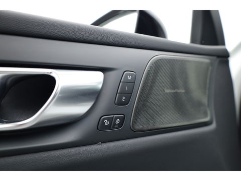 Volvo V60 2.0 T6 Plug-in hybrid AWD Plus Dark | Pano-dak | Head-up | 360 camera | Adap. Cruise | H&K Audio |