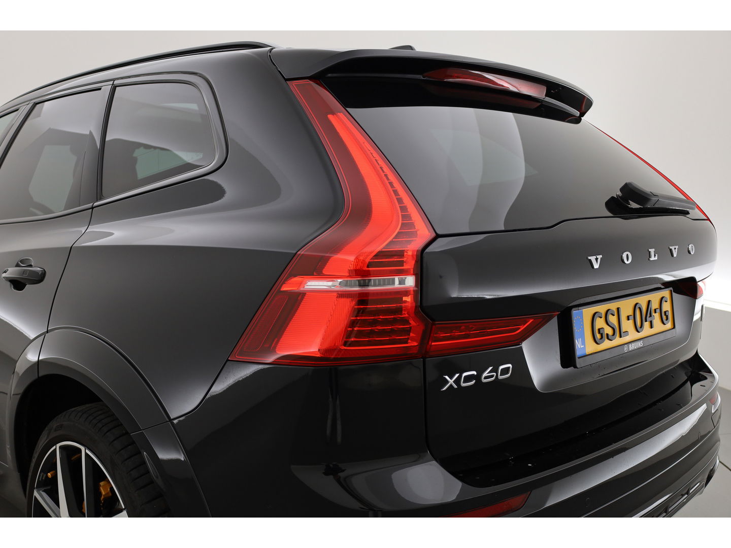 Volvo XC60 2.0 T8 AWD Polestar Engineered | Öhlins | Bowers & Wilkins | 22 inch | Trekhaak | Head-up | Blis | ACC |
