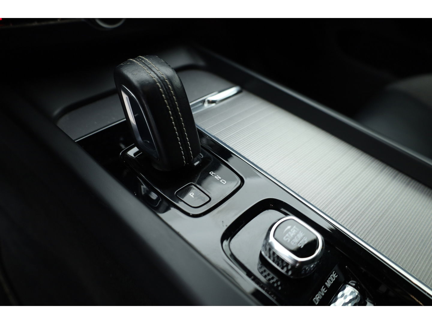 Volvo XC60 2.0 T8 AWD Polestar Engineered | Öhlins | Bowers & Wilkins | 22 inch | Trekhaak | Head-up | Blis | ACC |