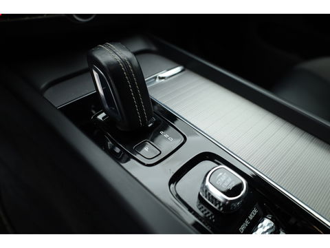 Volvo XC60 2.0 T8 AWD Polestar Engineered | Öhlins | Bowers & Wilkins | 22 inch | Trekhaak | Head-up | Blis | ACC |