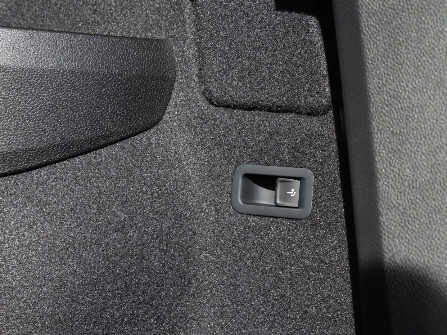 Škoda Karoq 1.5 TSI ACT Sportline DSG Pano Adapt. Cruise Trekhaak Camera Race Blue