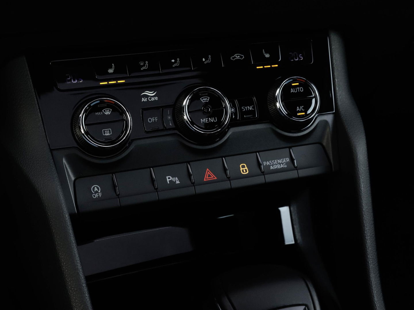 Škoda Karoq 1.5 TSI ACT Sportline DSG Pano Adapt. Cruise Trekhaak Camera Race Blue