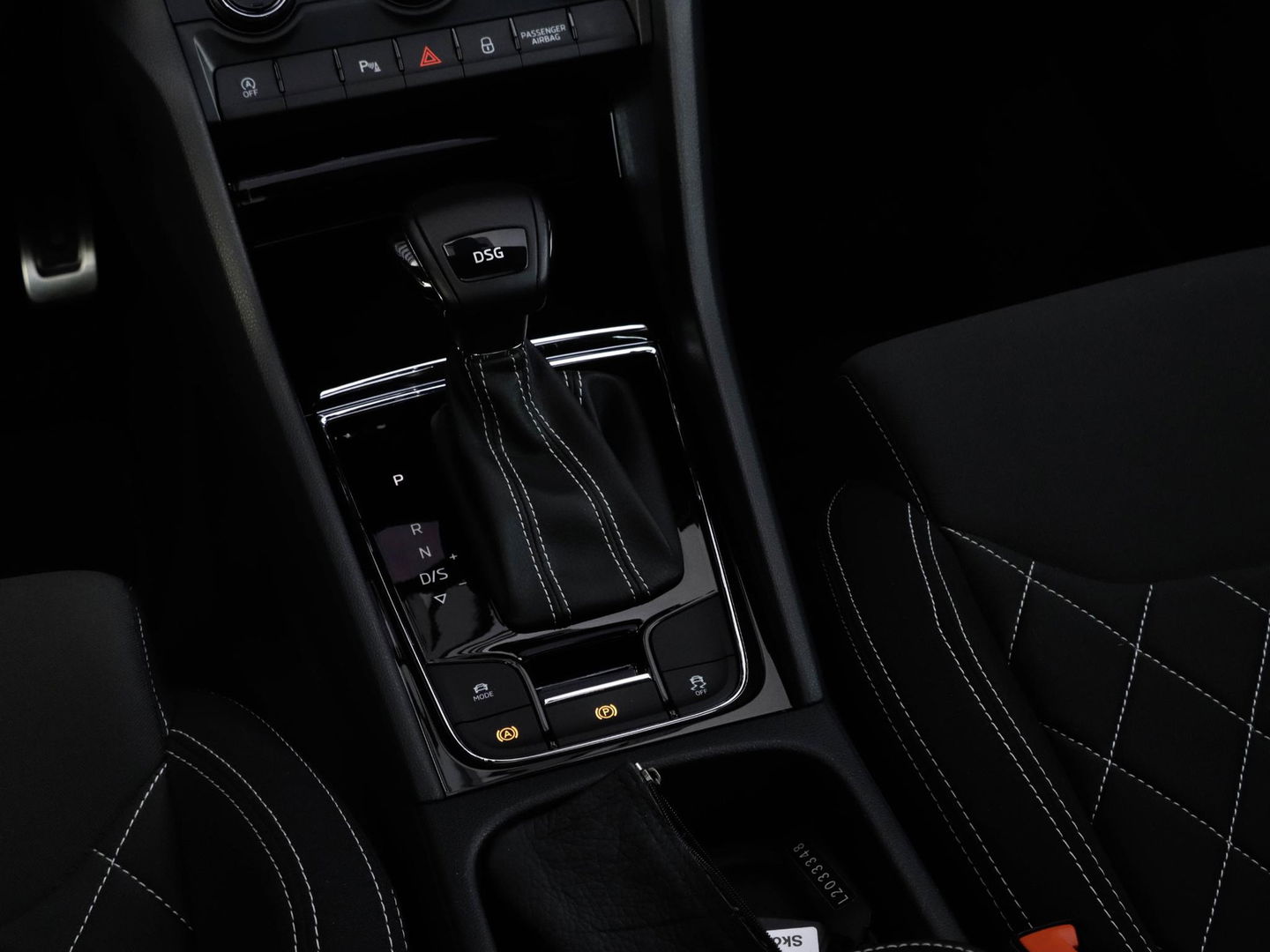 Škoda Karoq 1.5 TSI ACT Sportline DSG Pano Adapt. Cruise Trekhaak Camera Race Blue