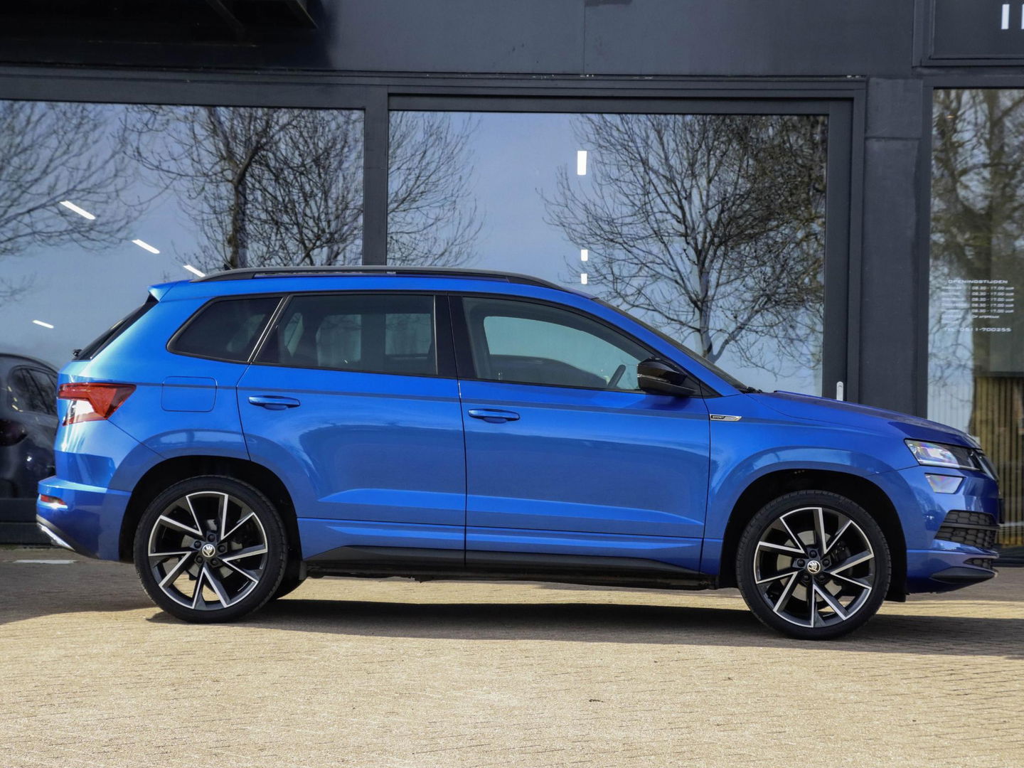 Škoda Karoq 1.5 TSI ACT Sportline DSG Pano Adapt. Cruise Trekhaak Camera Race Blue