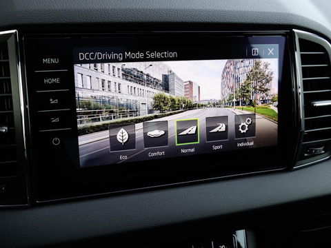 Škoda Karoq 1.5 TSI ACT Sportline DSG Pano Adapt. Cruise Trekhaak Camera Race Blue