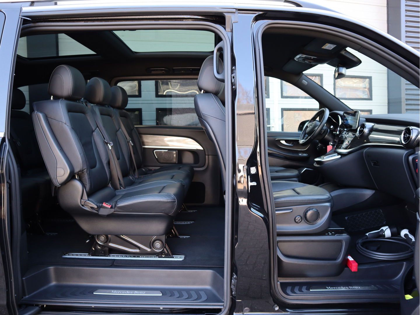 Mercedes-Benz EQV 300 90kWh SoH 96,2 % Lang L2 - 8 Persoons - PANO - Leder - Veel opties