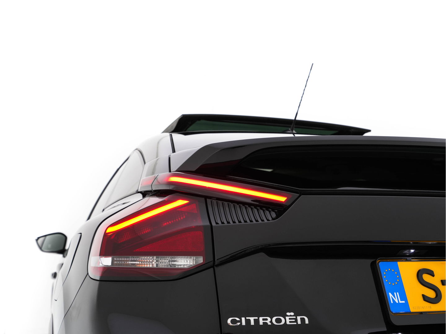 Citroën Ë-C4 Feel 50 kWh [ 3-Fase-11kW ] (INCL-BTW) *PANO | HEAD-UP | LEATHER-FABRIC | FULL-LED | DIGI-COCKPIT | BLINDSPOT | CARPLAY | COMFORT-SEATS | ECC | LANE-ASSIST | KEYLESS | PDC | CRUISE | DAB  | CCS-FASTLOADER | 18''ALU*