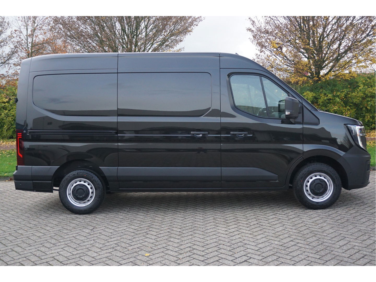 Renault Master T35 170PK L2H2 Black Edition BPM VRIJ!! 10" R-Link Navi, Camera, LED, 17" LM Velgen!!!! Nr. 856