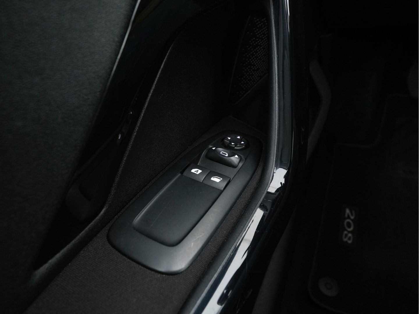 Peugeot 208 1.2 PureTech Blue Lion *AIRCO | NAVI-FULLMAP | COMFORTSEATS | CRUISE | PDC*