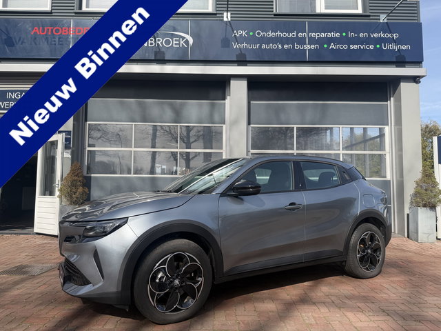 Alfa Romeo Junior - Elettrica Speciale 54 kWh | ACC | Clima | LED  05-2025 10.537 KM