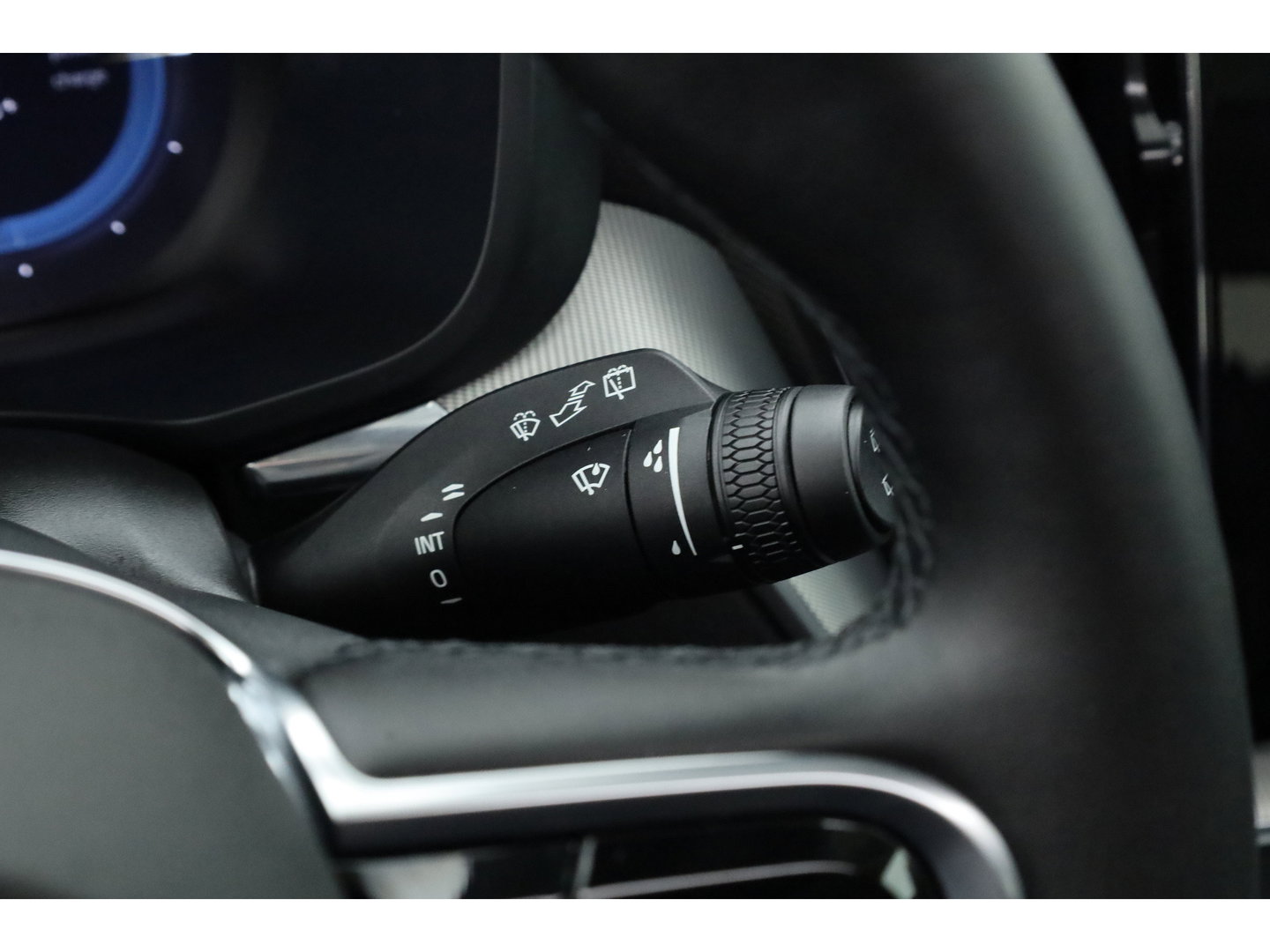 Volvo XC60 2.0 T6 Plug-in hybrid AWD Plus Dark | SOH 99.3% | ACC | 360 Camera | Blis | elek. trekhaak | H&K Audio | Pano-dak |