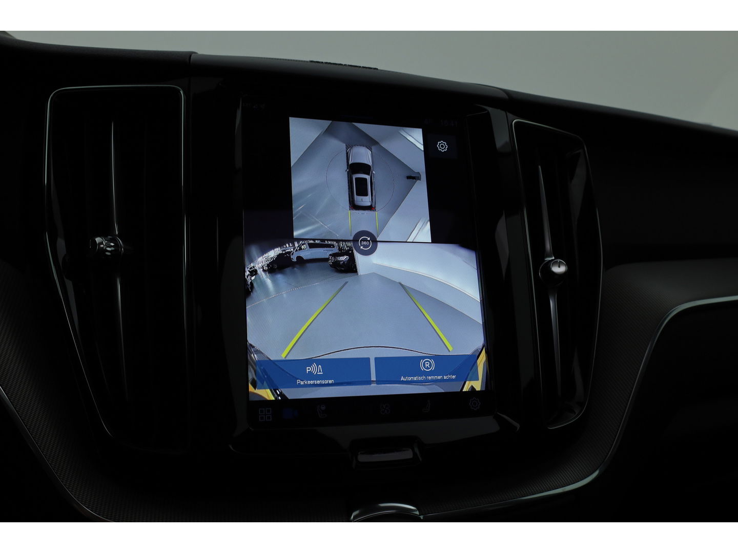 Volvo XC60 2.0 T6 Plug-in hybrid AWD Plus Dark | SOH 99.3% | ACC | 360 Camera | Blis | elek. trekhaak | H&K Audio | Pano-dak |