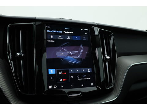 Volvo XC60 2.0 T6 Plug-in hybrid AWD Plus Dark | SOH 99.3% | ACC | 360 Camera | Blis | elek. trekhaak | H&K Audio | Pano-dak |