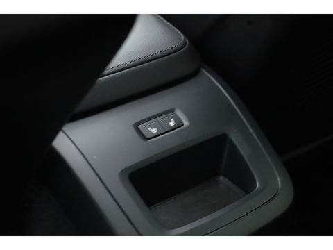 Volvo XC60 2.0 T6 Plug-in hybrid AWD Plus Dark | SOH 99.3% | ACC | 360 Camera | Blis | elek. trekhaak | H&K Audio | Pano-dak |