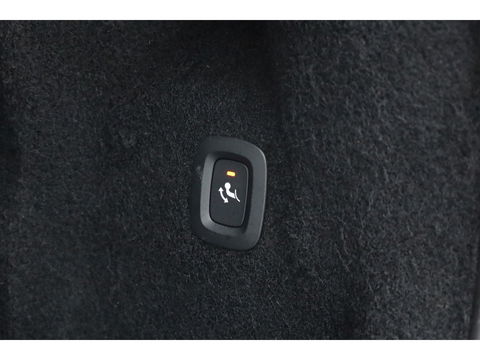 Volvo XC60 2.0 T6 Plug-in hybrid AWD Plus Dark | SOH 99.3% | ACC | 360 Camera | Blis | elek. trekhaak | H&K Audio | Pano-dak |