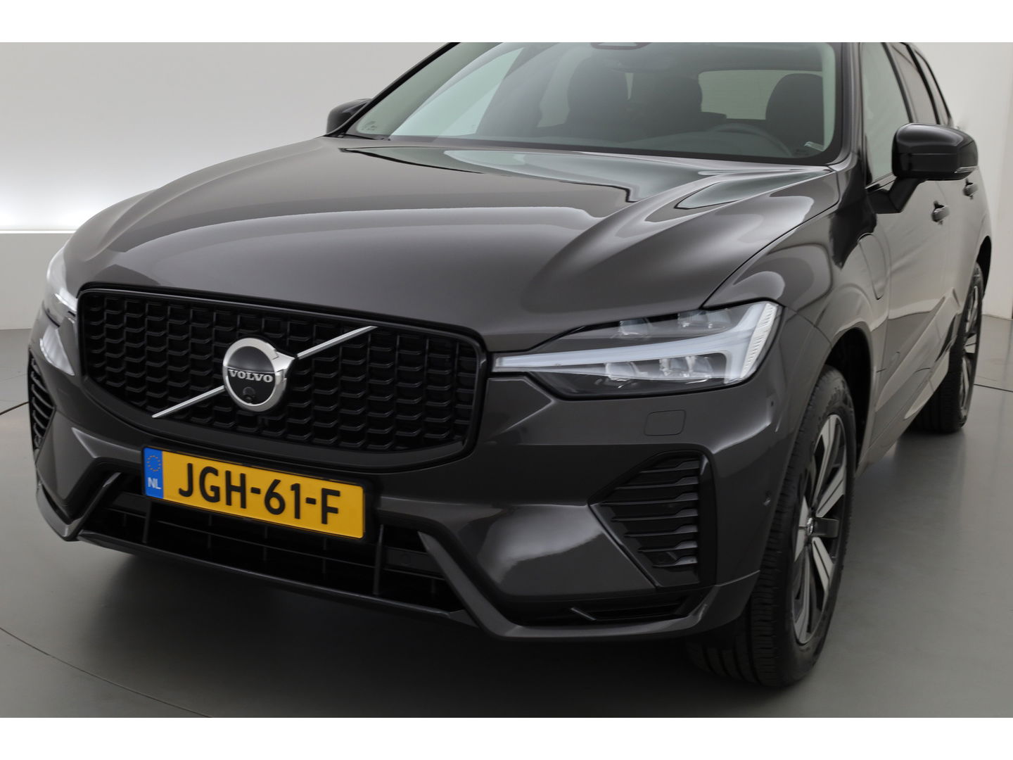 Volvo XC60 2.0 T6 Plug-in hybrid AWD Plus Dark | SOH 99.3% | ACC | 360 Camera | Blis | elek. trekhaak | H&K Audio | Pano-dak |