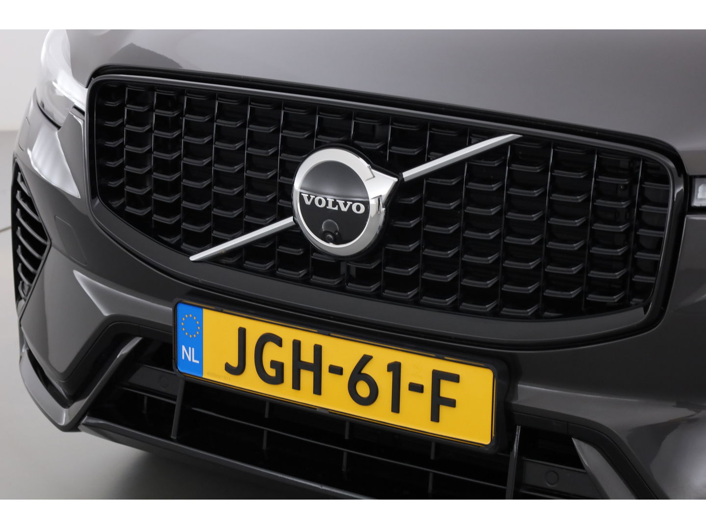 Volvo XC60 2.0 T6 Plug-in hybrid AWD Plus Dark | SOH 99.3% | ACC | 360 Camera | Blis | elek. trekhaak | H&K Audio | Pano-dak |